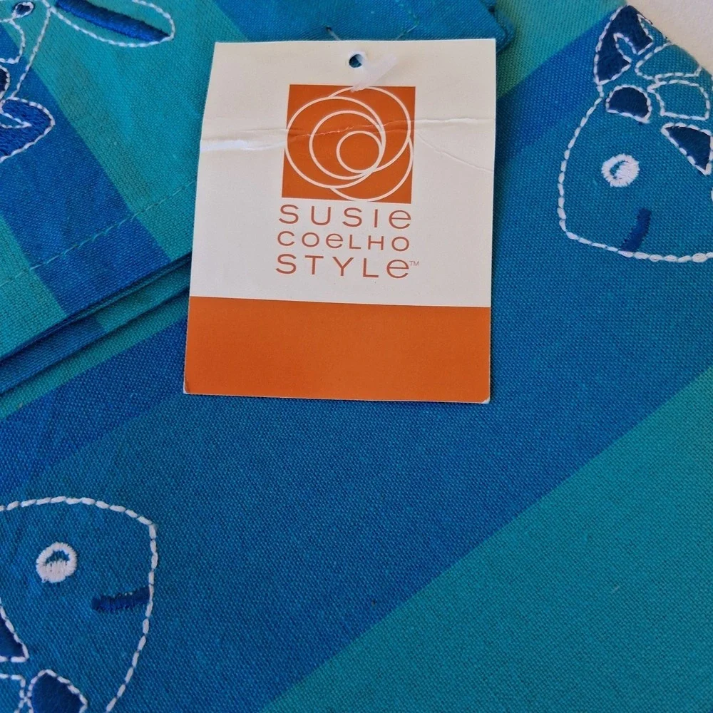 Susie Coelho Style Coastal Fish 2 Placemats 2 Napkins Set Blue Teal 2007 NWT